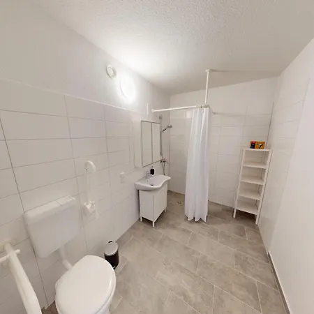 Apartment Retrocharme Trifft Moderne, 400m Bis Zur Buslinie 39,52 & 53